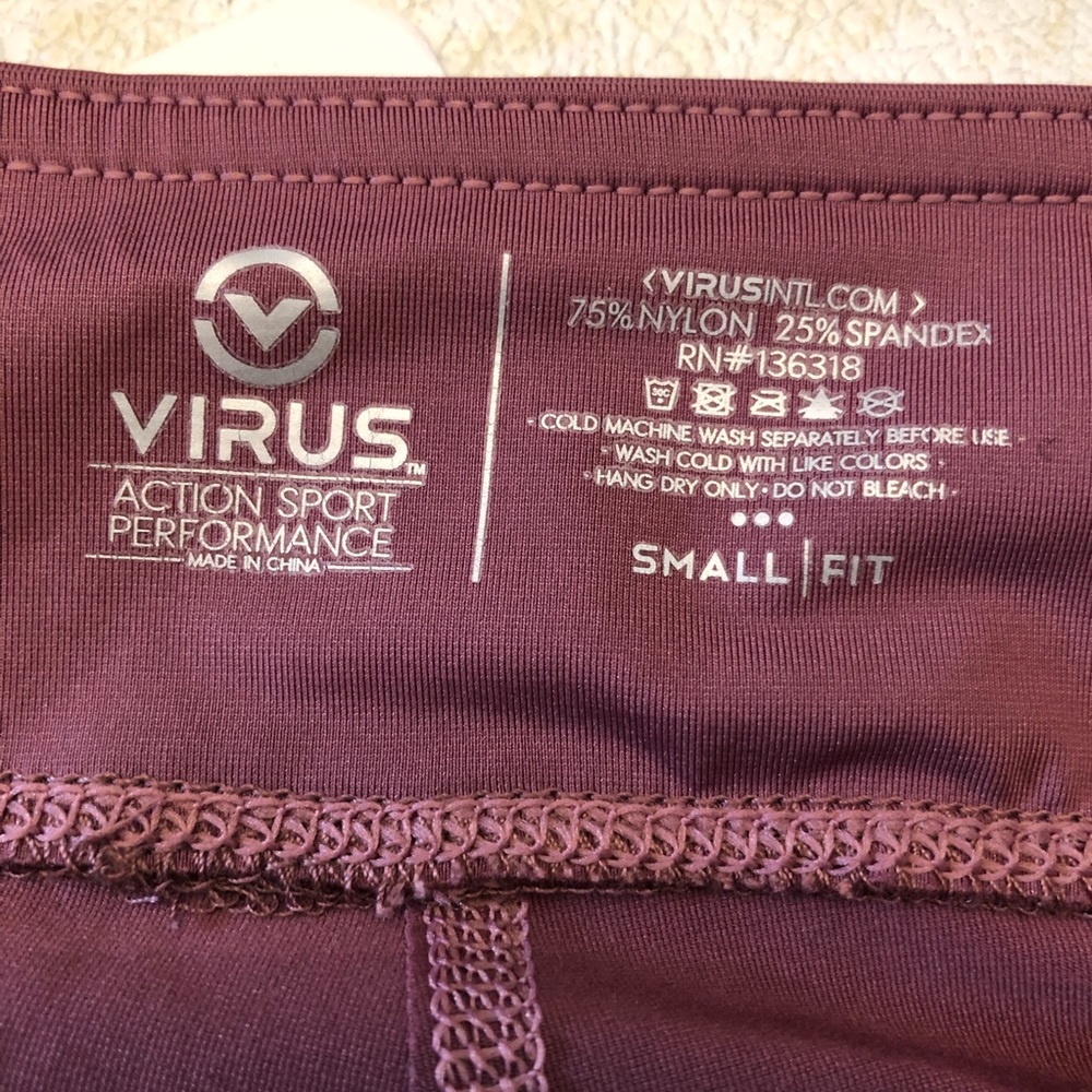 Virus capri leggings  Size Small - Picture 9 of 9
